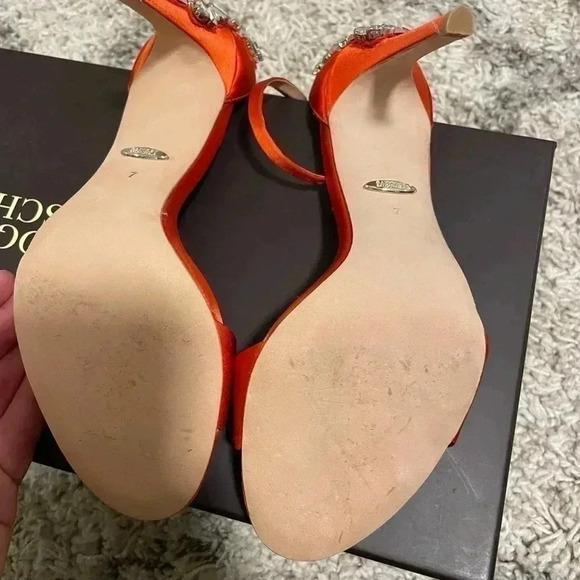 Badgley mischka NIB heels - Picture 8 of 9